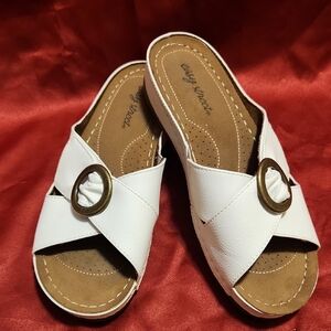 Easy street Women's White Sandals * Preloved size 7.5 WW *
